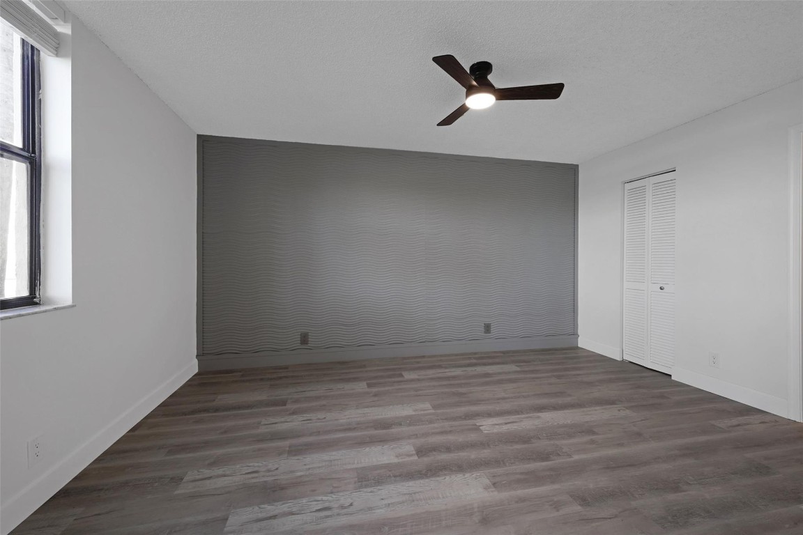 118 Lake Emerald Dr 107