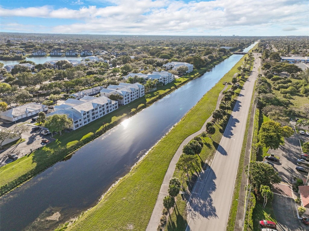 118 Lake Emerald Dr 107