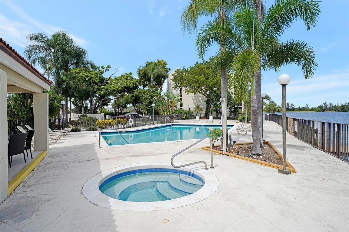 118 Lake Emerald Dr 107