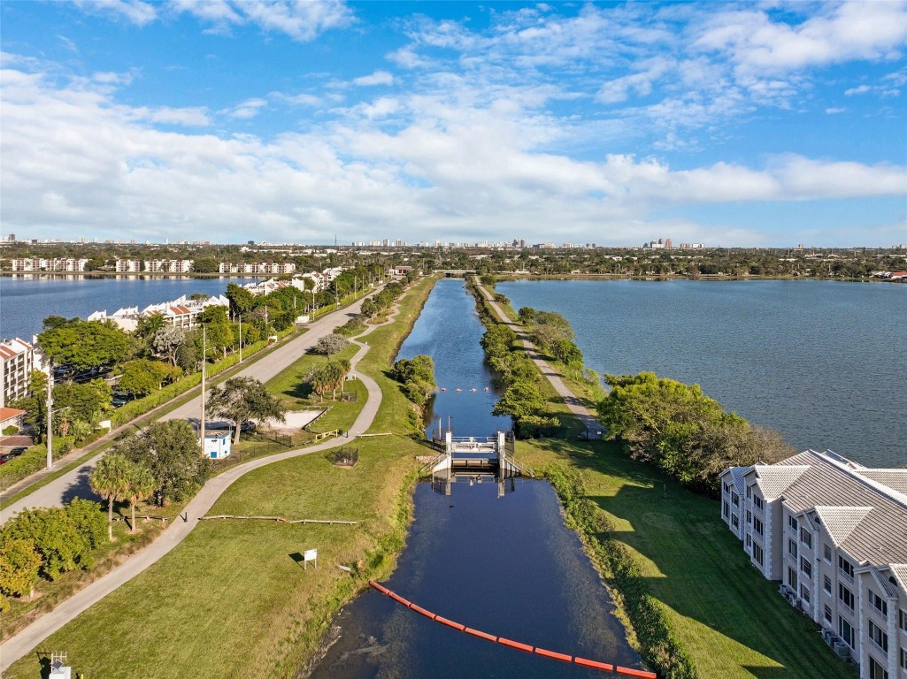118 Lake Emerald Dr 107