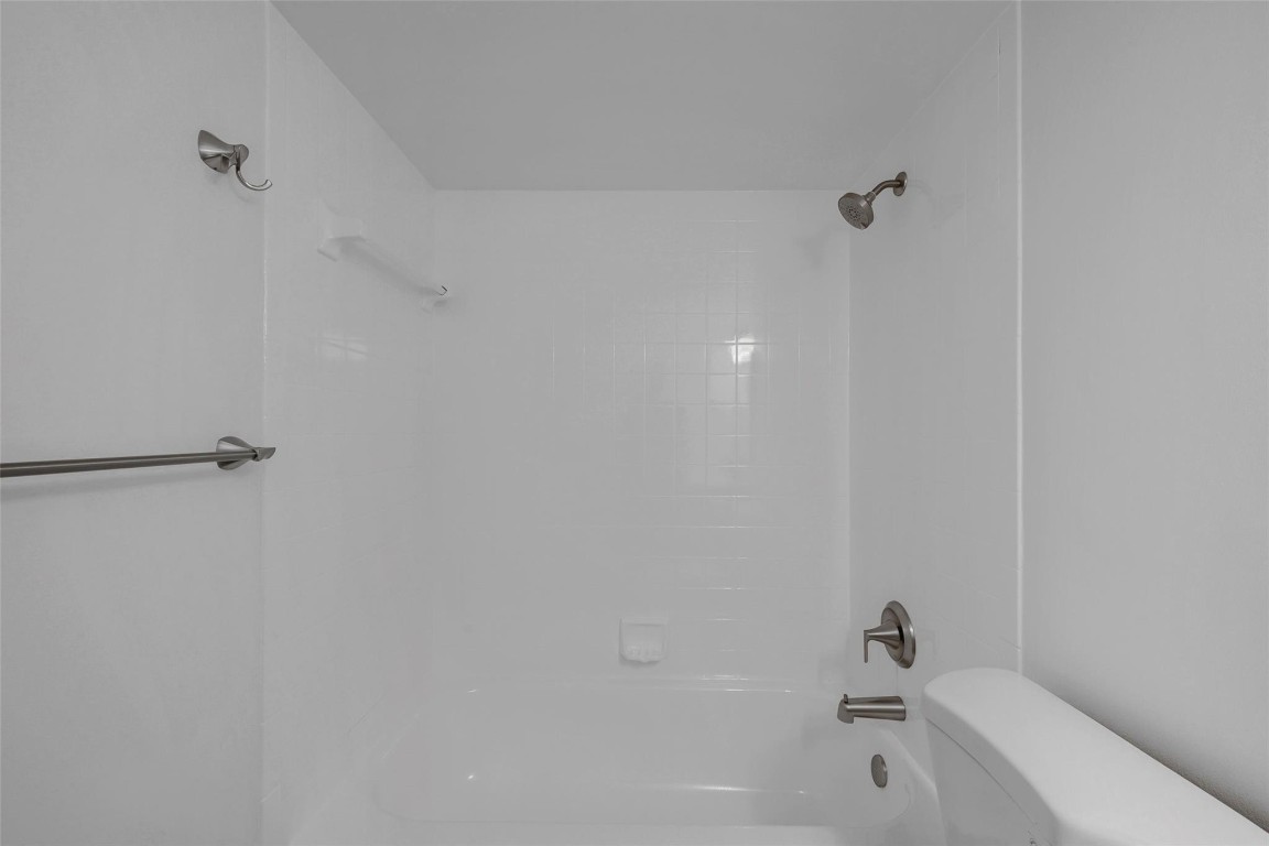 118 Lake Emerald Dr 107