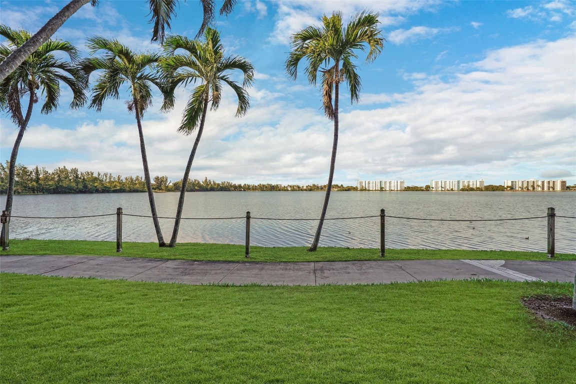 118 Lake Emerald Dr 107
