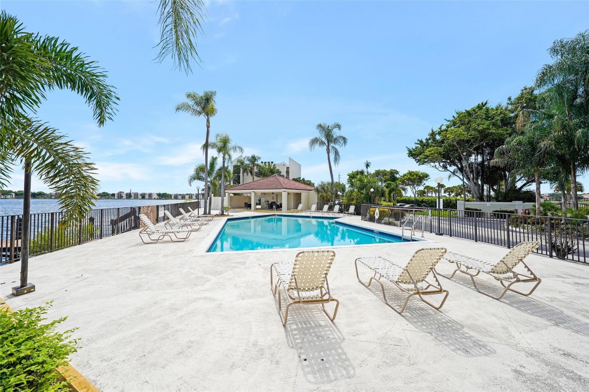 118 Lake Emerald Dr 107