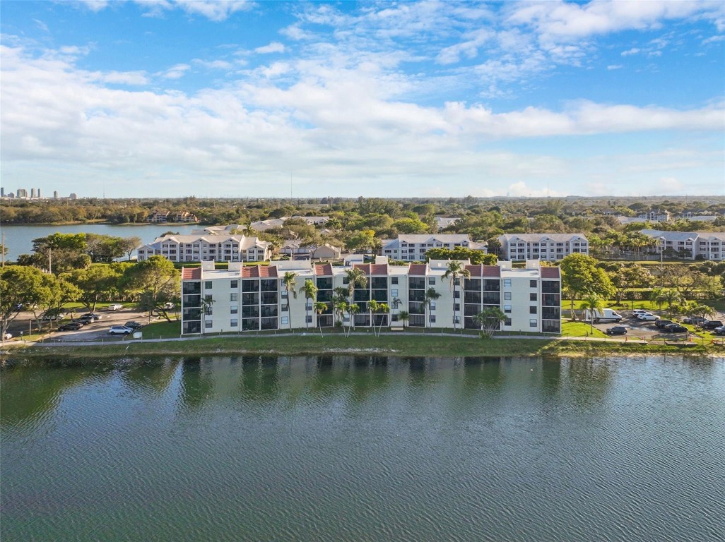 118 Lake Emerald Dr 107