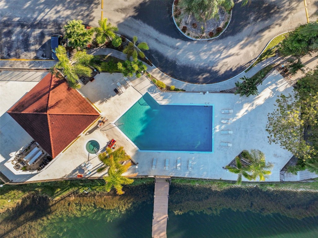 118 Lake Emerald Dr 107