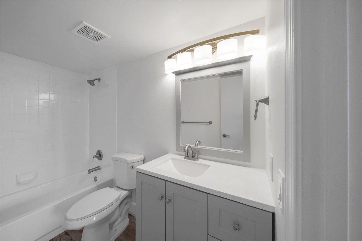 118 Lake Emerald Dr 107