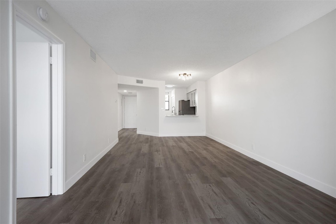 118 Lake Emerald Dr 107
