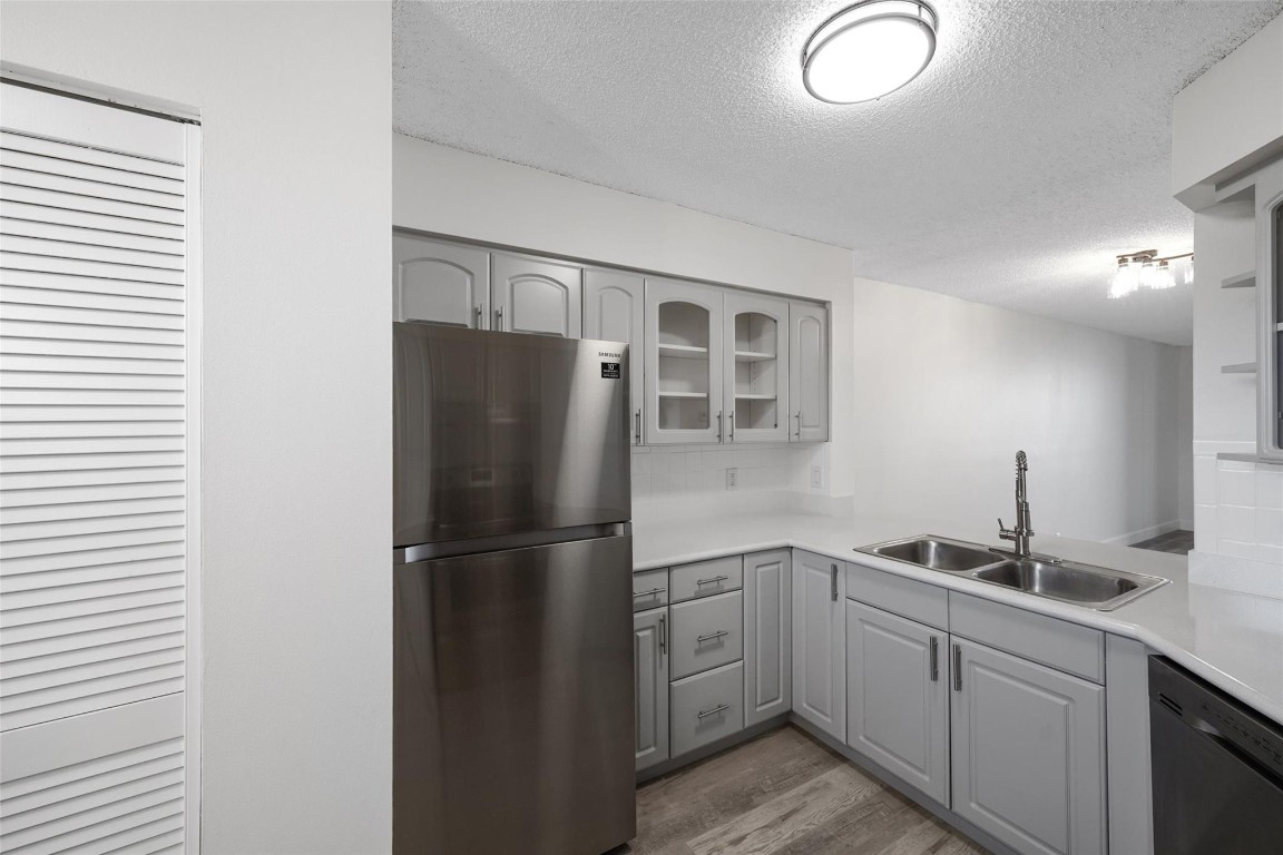 118 Lake Emerald Dr 107