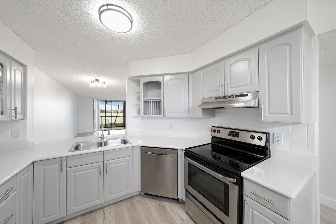 118 Lake Emerald Dr 107