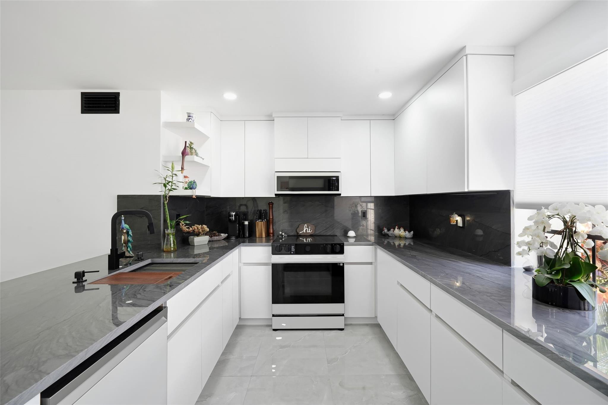 3559 Magellan Cir 326-2
