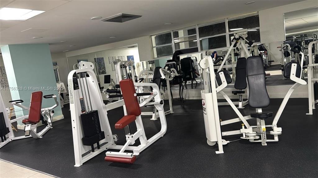 400 Leslie Dr 403
