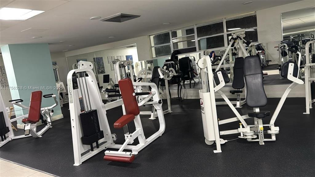 400 Leslie Dr 403