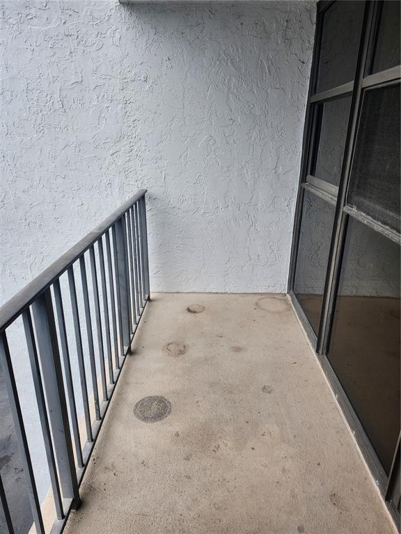 400 Leslie Dr 403