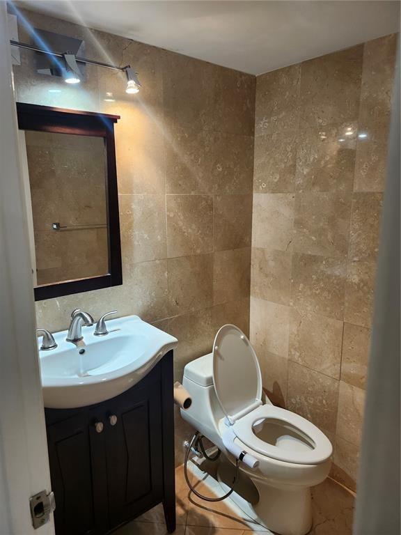 400 Leslie Dr 403