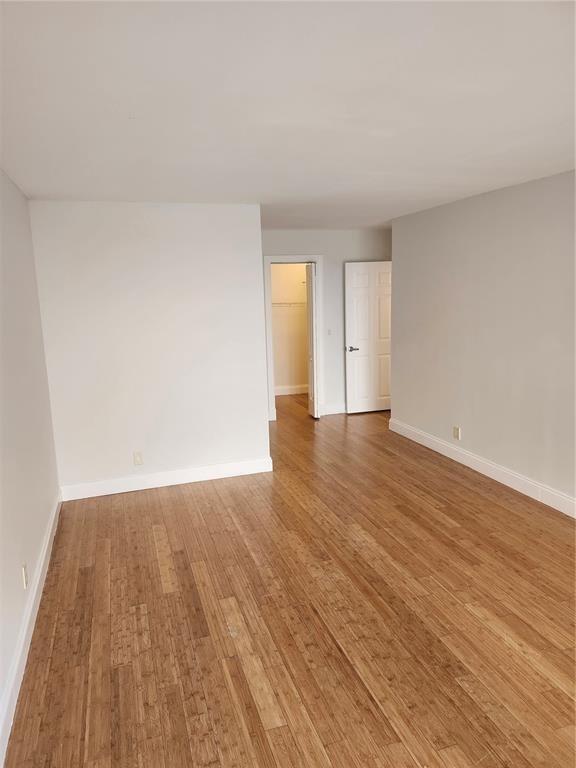 400 Leslie Dr 403
