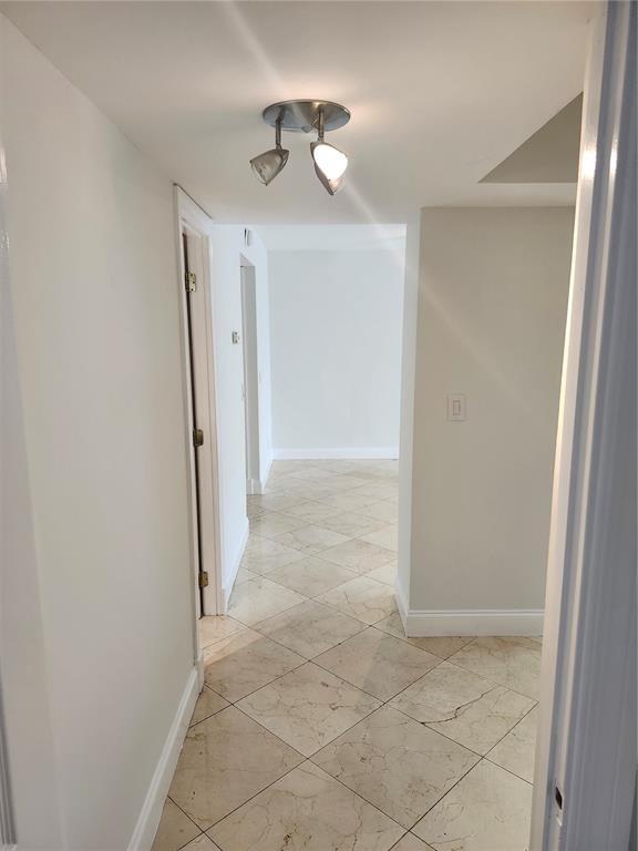 400 Leslie Dr 403