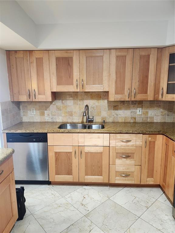 400 Leslie Dr 403