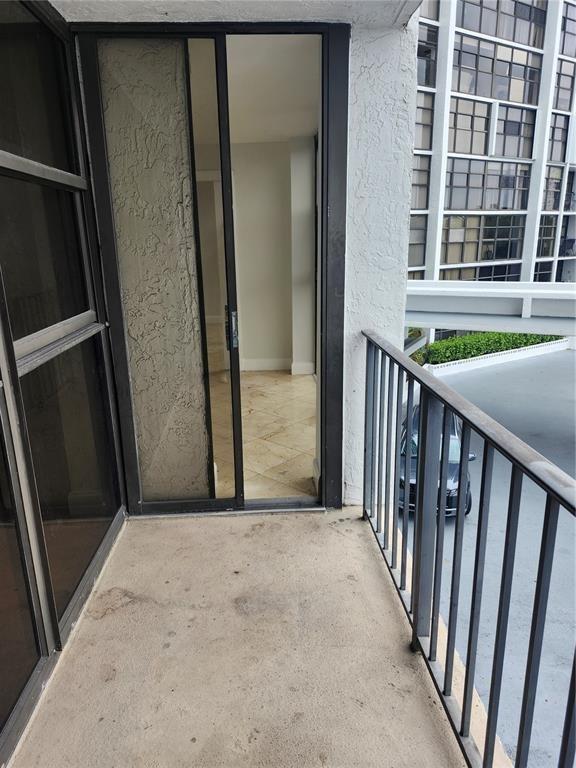 400 Leslie Dr 403