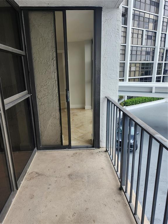 400 Leslie Dr 403