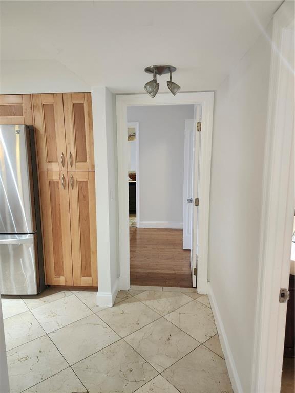 400 Leslie Dr 403