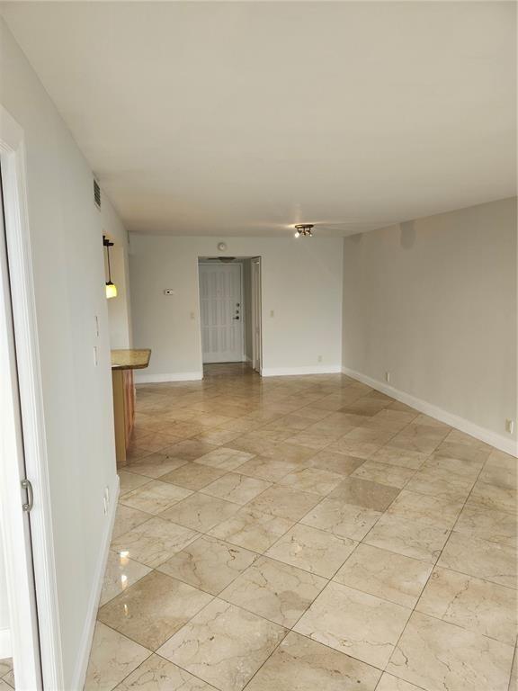 400 Leslie Dr 403