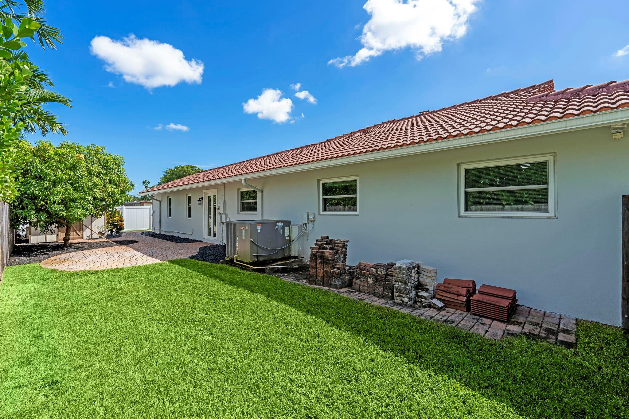 640 SW 74th Ter