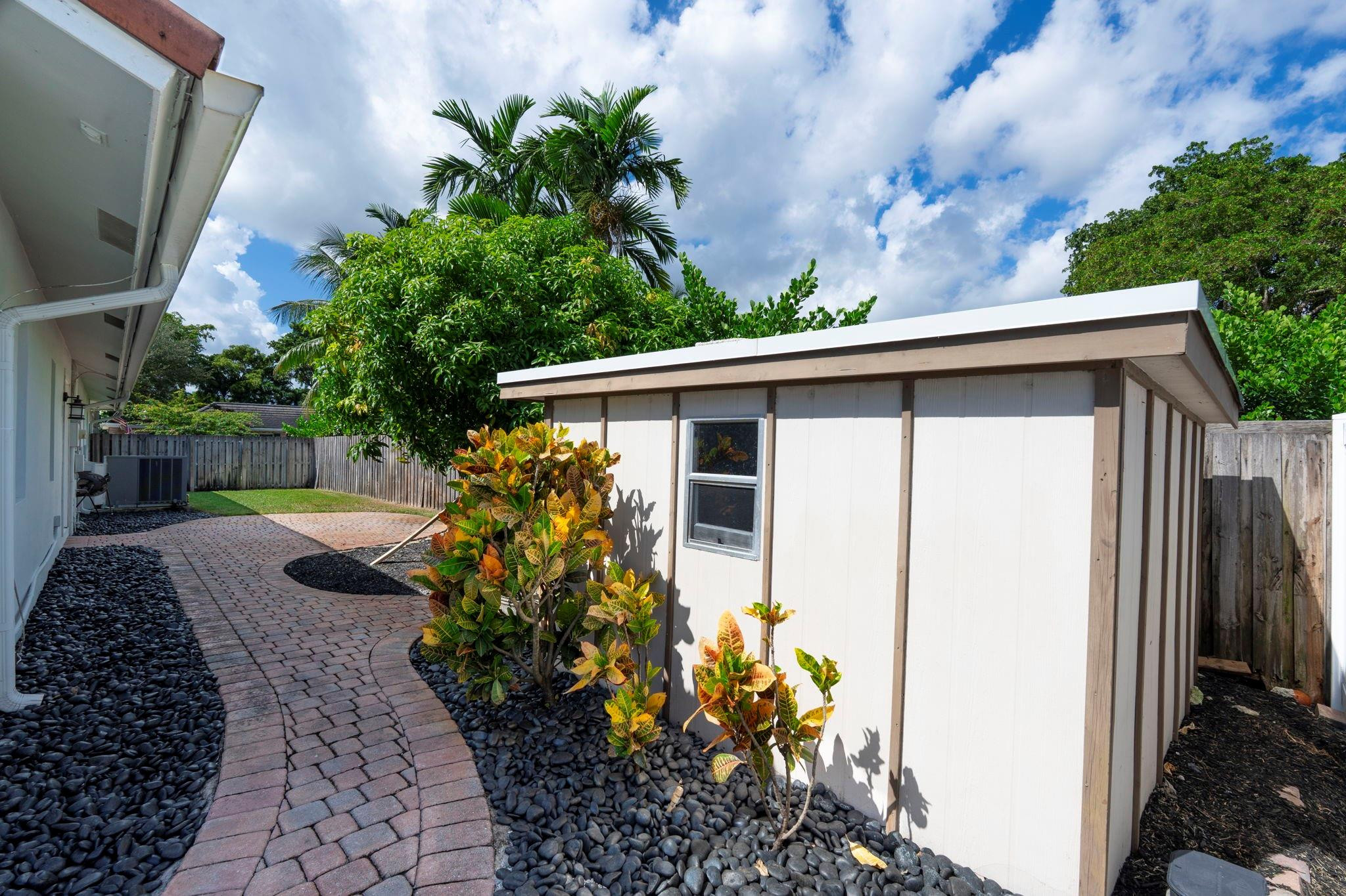 640 SW 74th Ter
