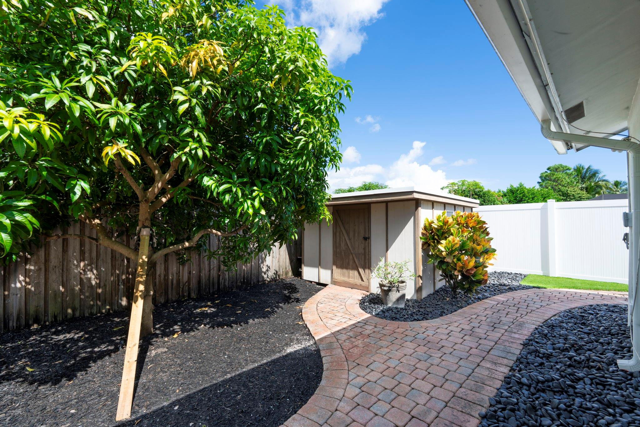 640 SW 74th Ter