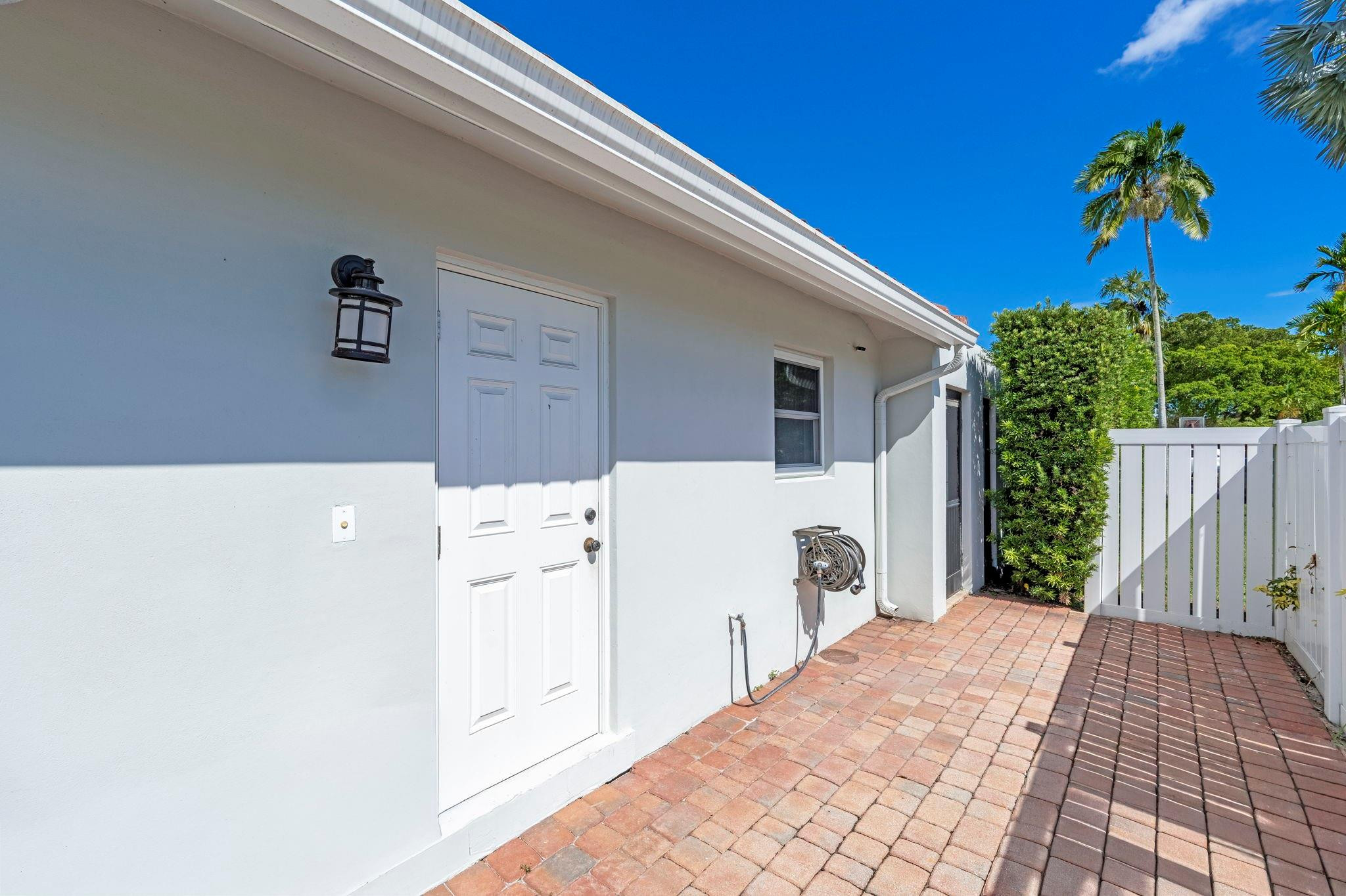 640 SW 74th Ter