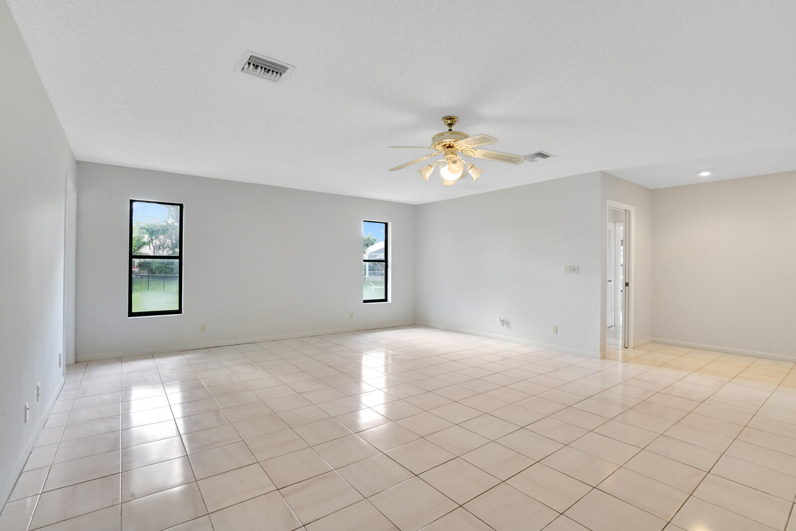 3760 Moss Pointe Circle