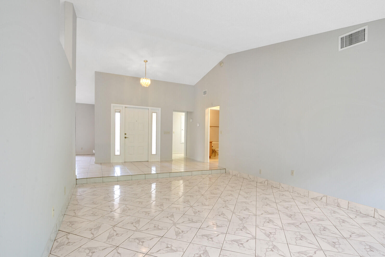 3760 Moss Pointe Circle