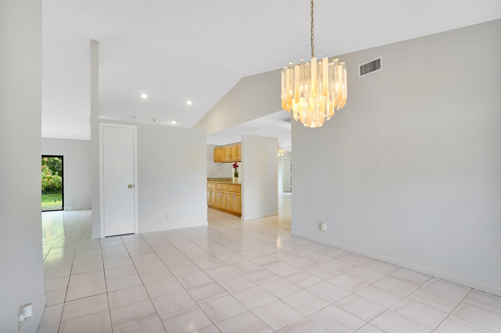3760 Moss Pointe Circle