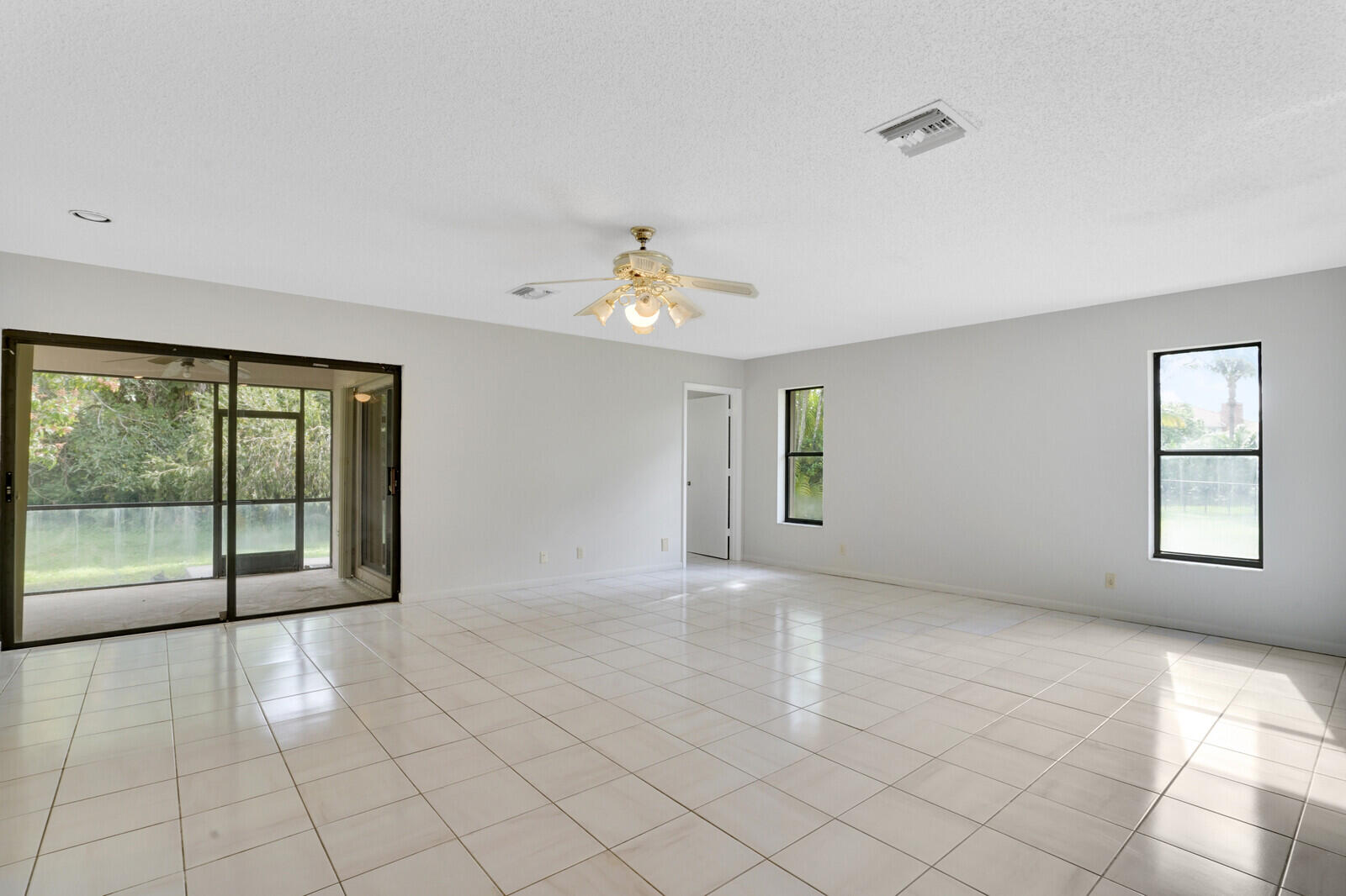 3760 Moss Pointe Circle