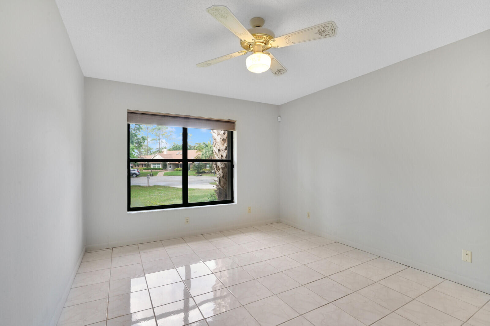 3760 Moss Pointe Circle
