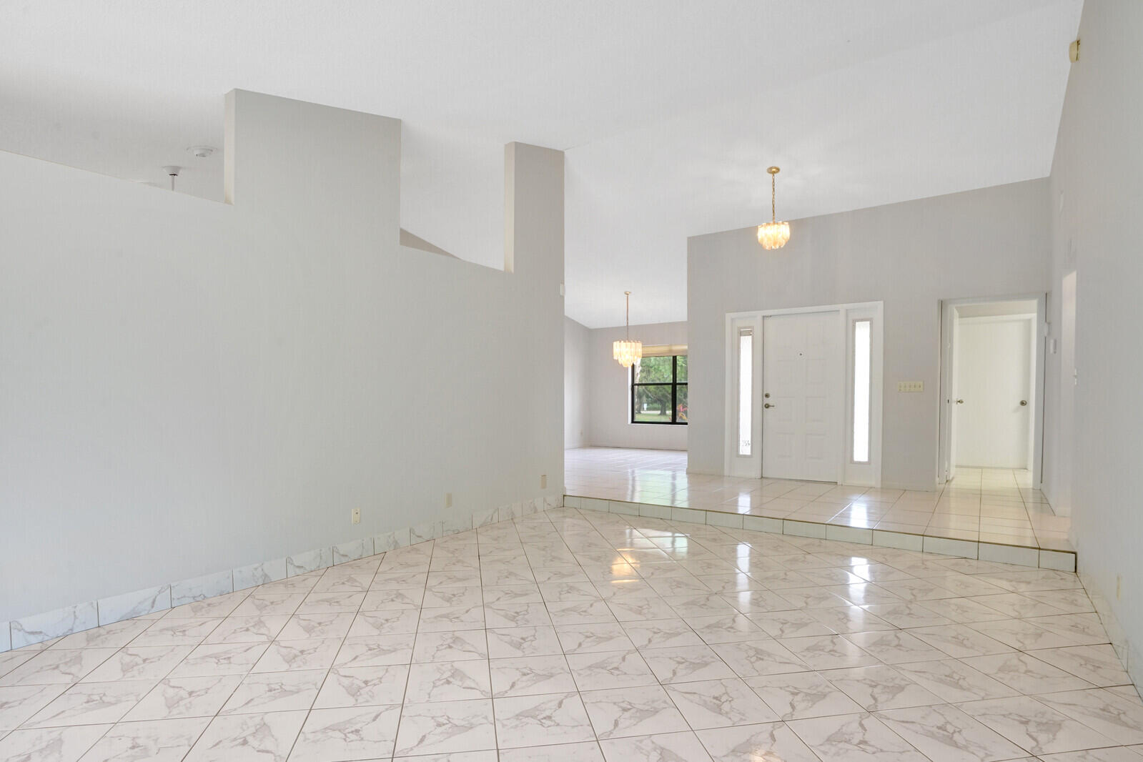 3760 Moss Pointe Circle