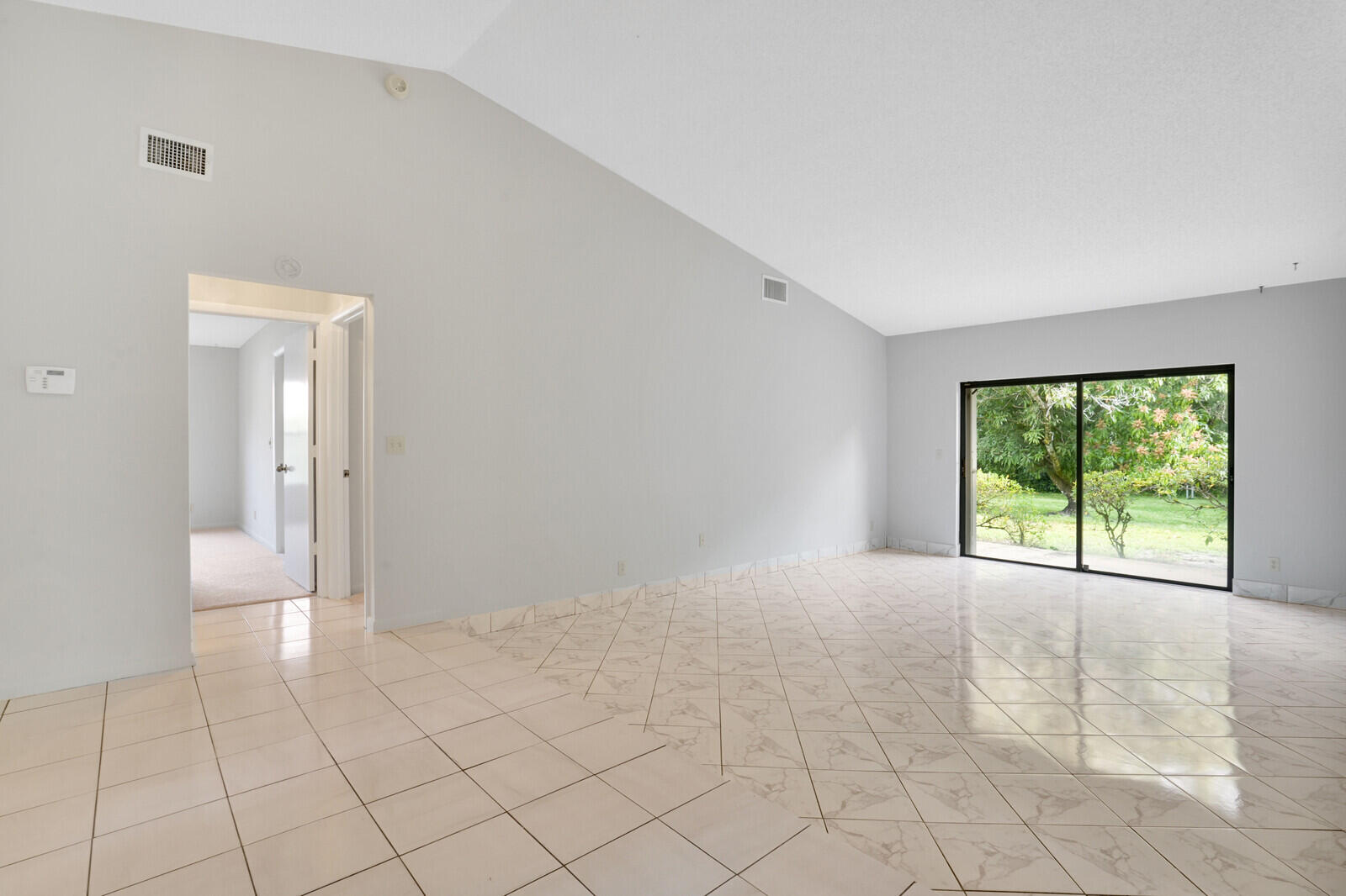 3760 Moss Pointe Circle