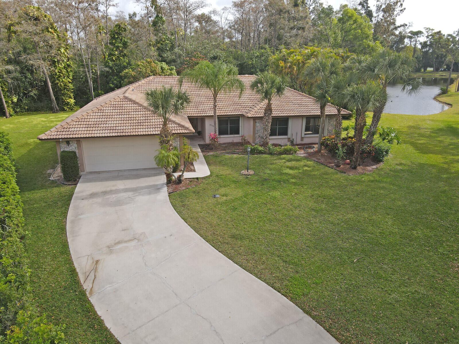3760 Moss Pointe Circle