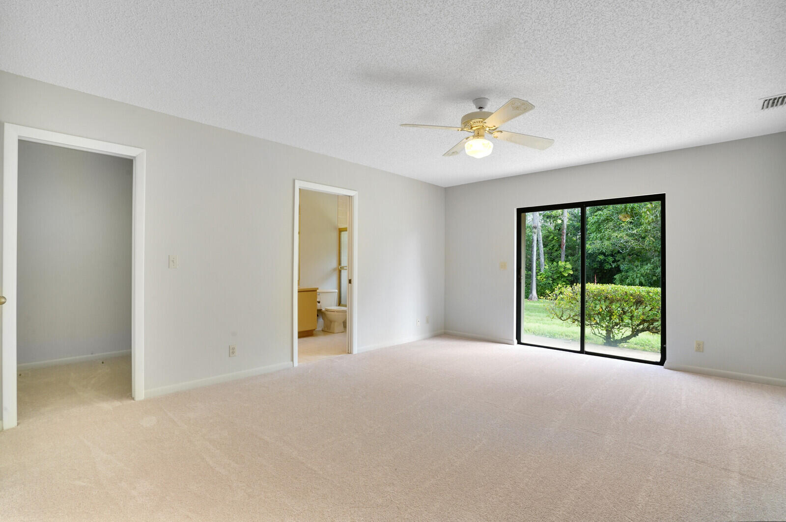 3760 Moss Pointe Circle
