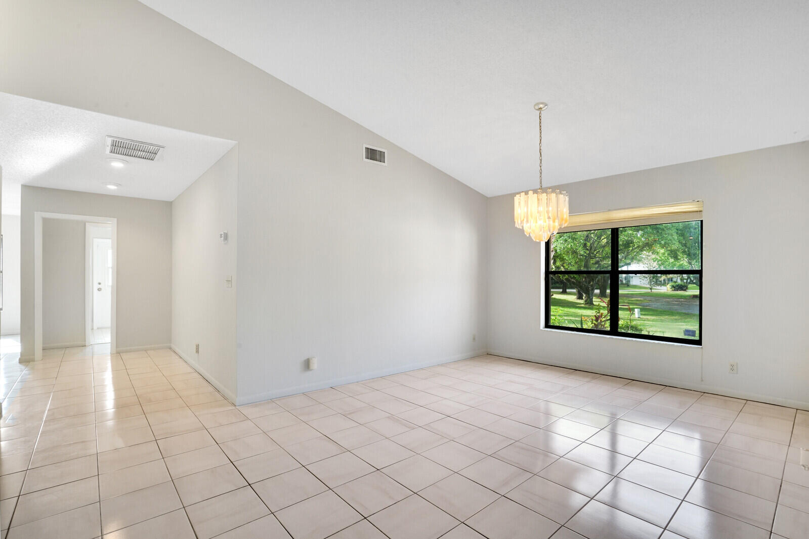 3760 Moss Pointe Circle