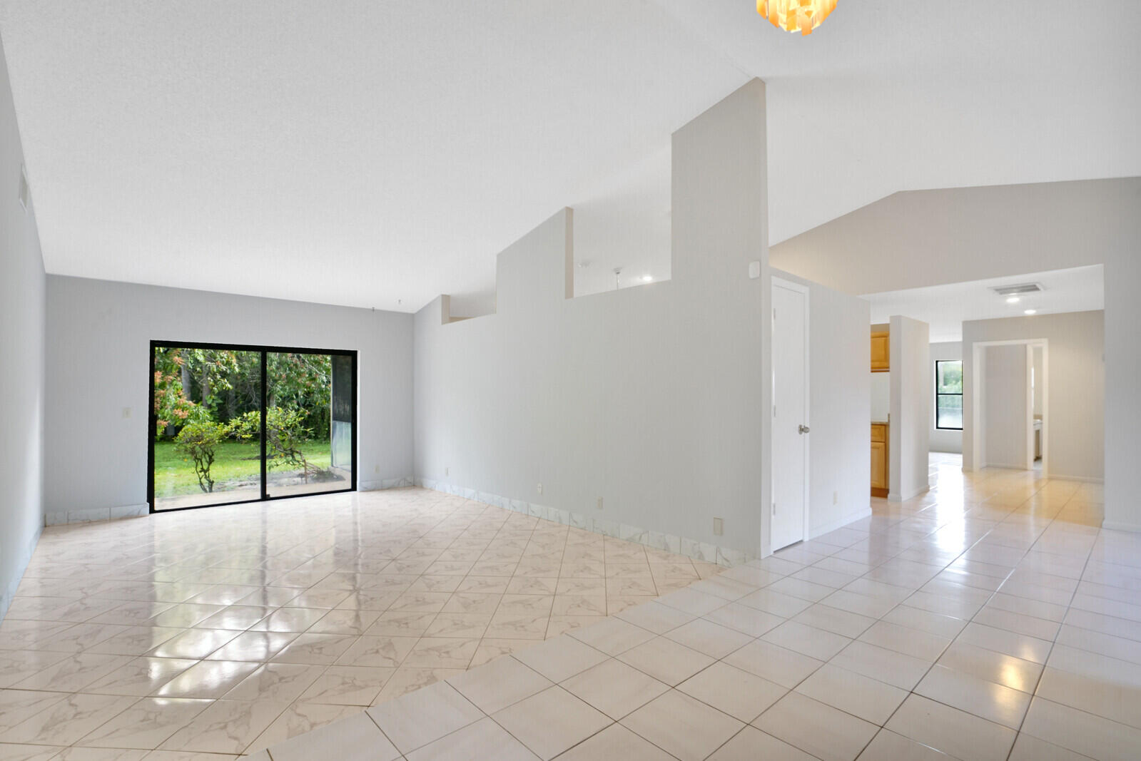 3760 Moss Pointe Circle