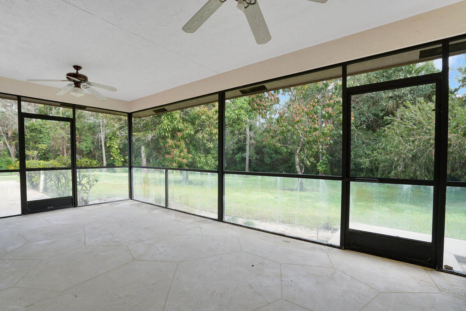 3760 Moss Pointe Circle