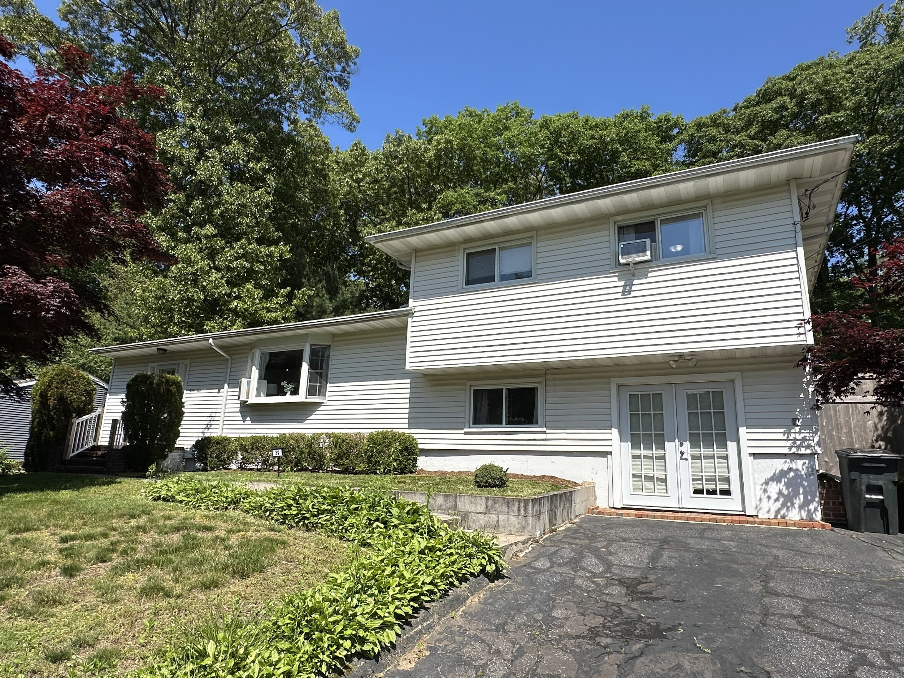 39 Mohawk Drive