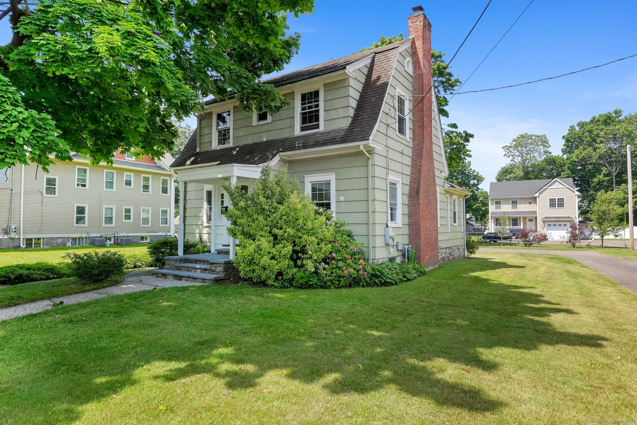 1661 Main Street