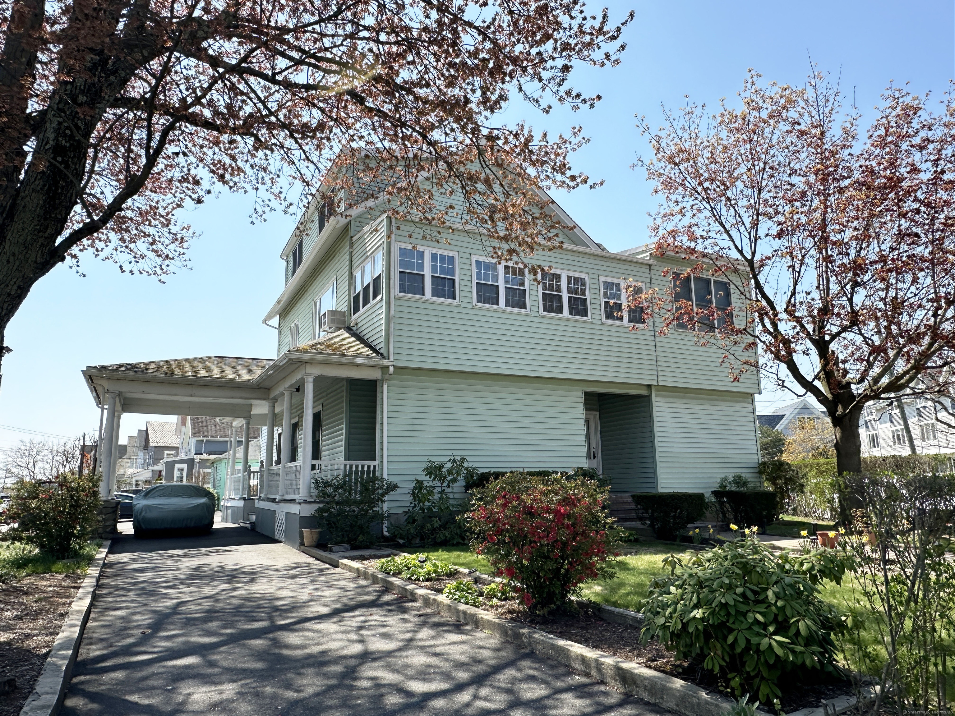 262 East Avenue Garden