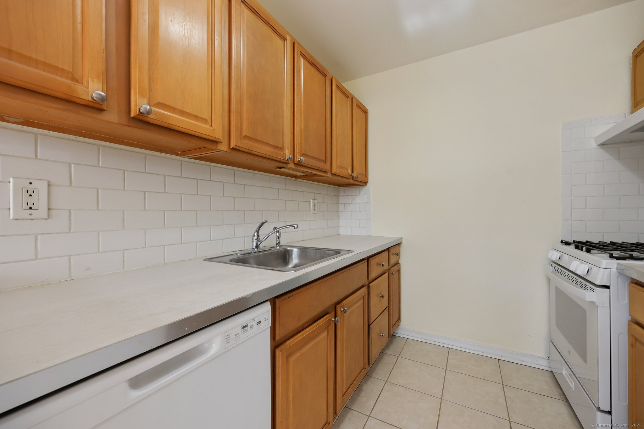 324 Strawberry Hill Avenue APT B101