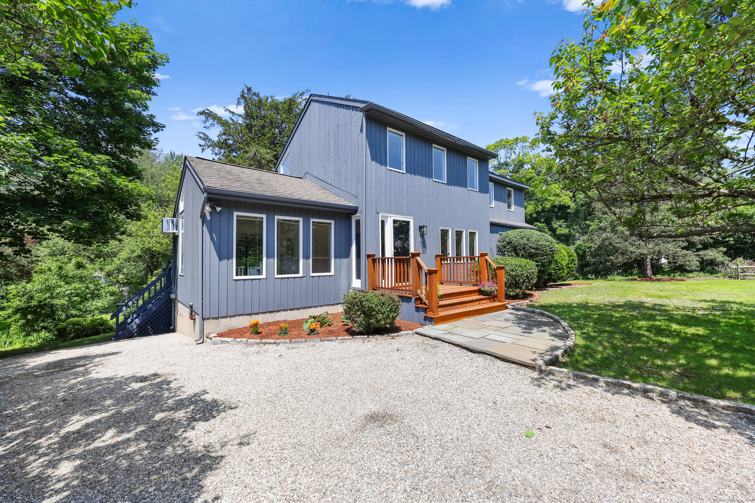 15 Grumman Avenue