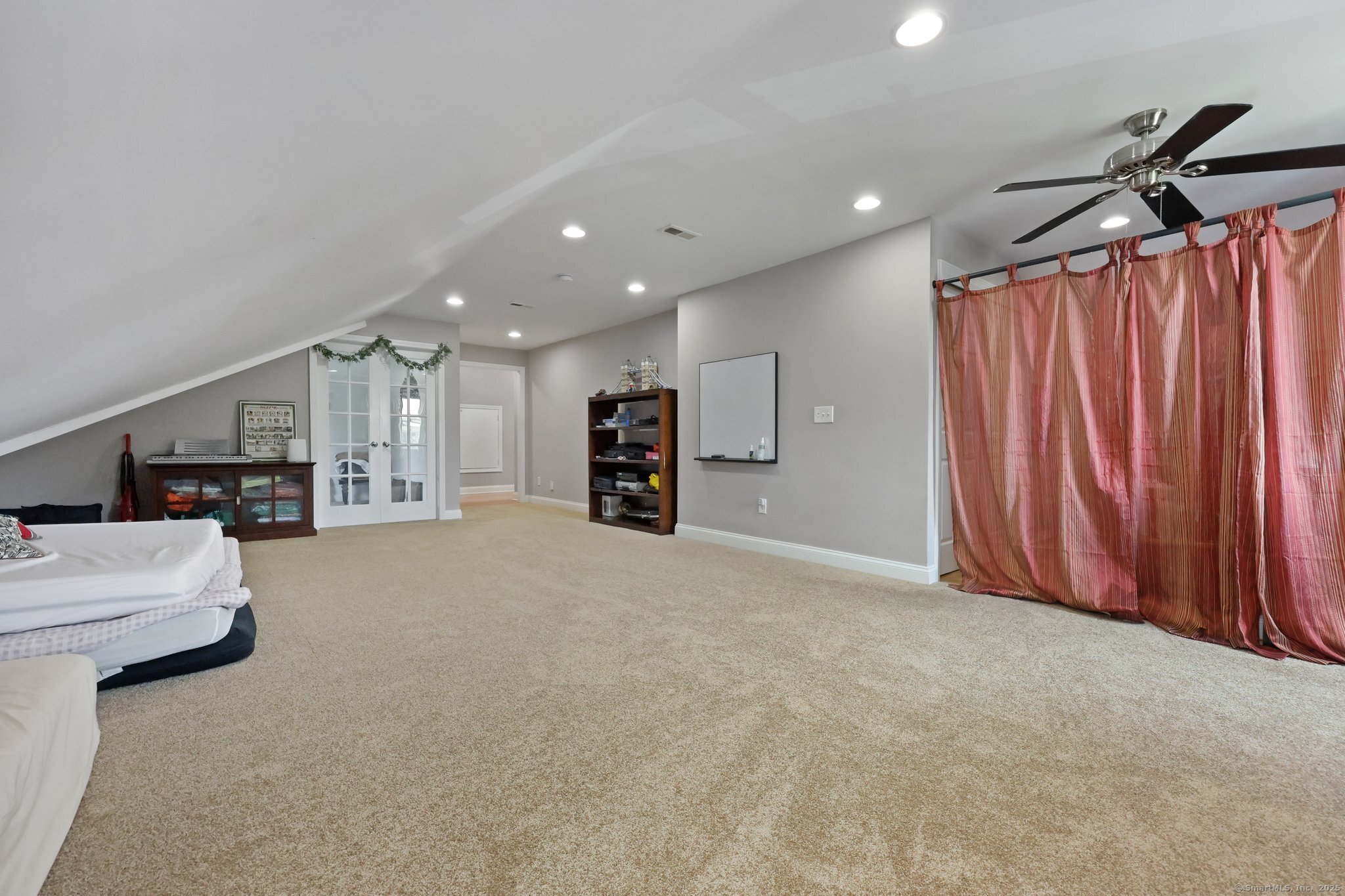15 Oakledge Circle