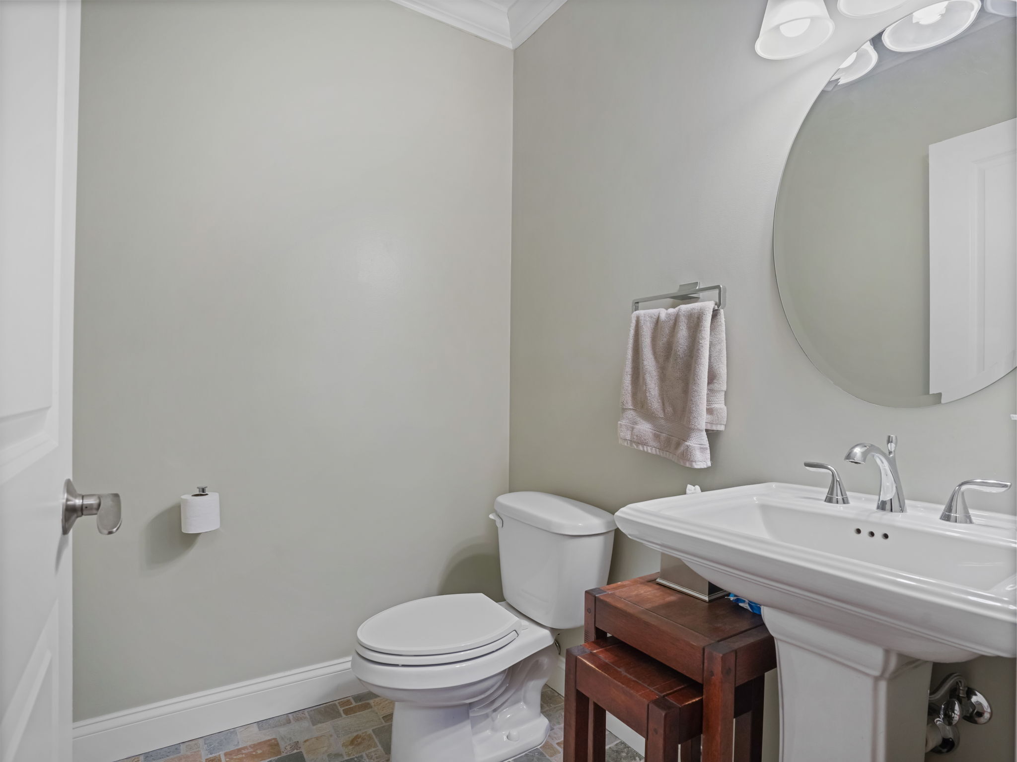 144 East Avenue APT B404