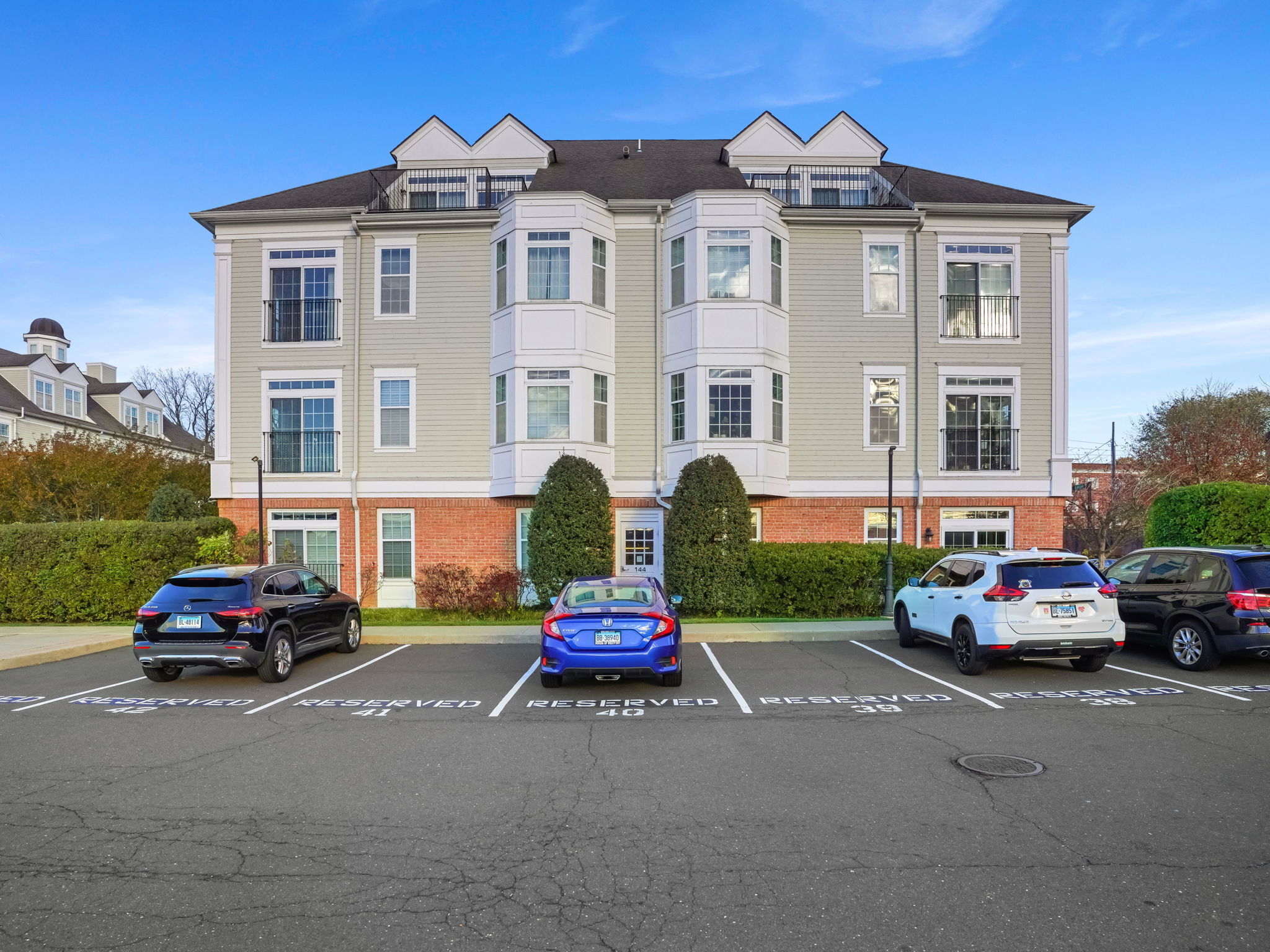 144 East Avenue APT B404
