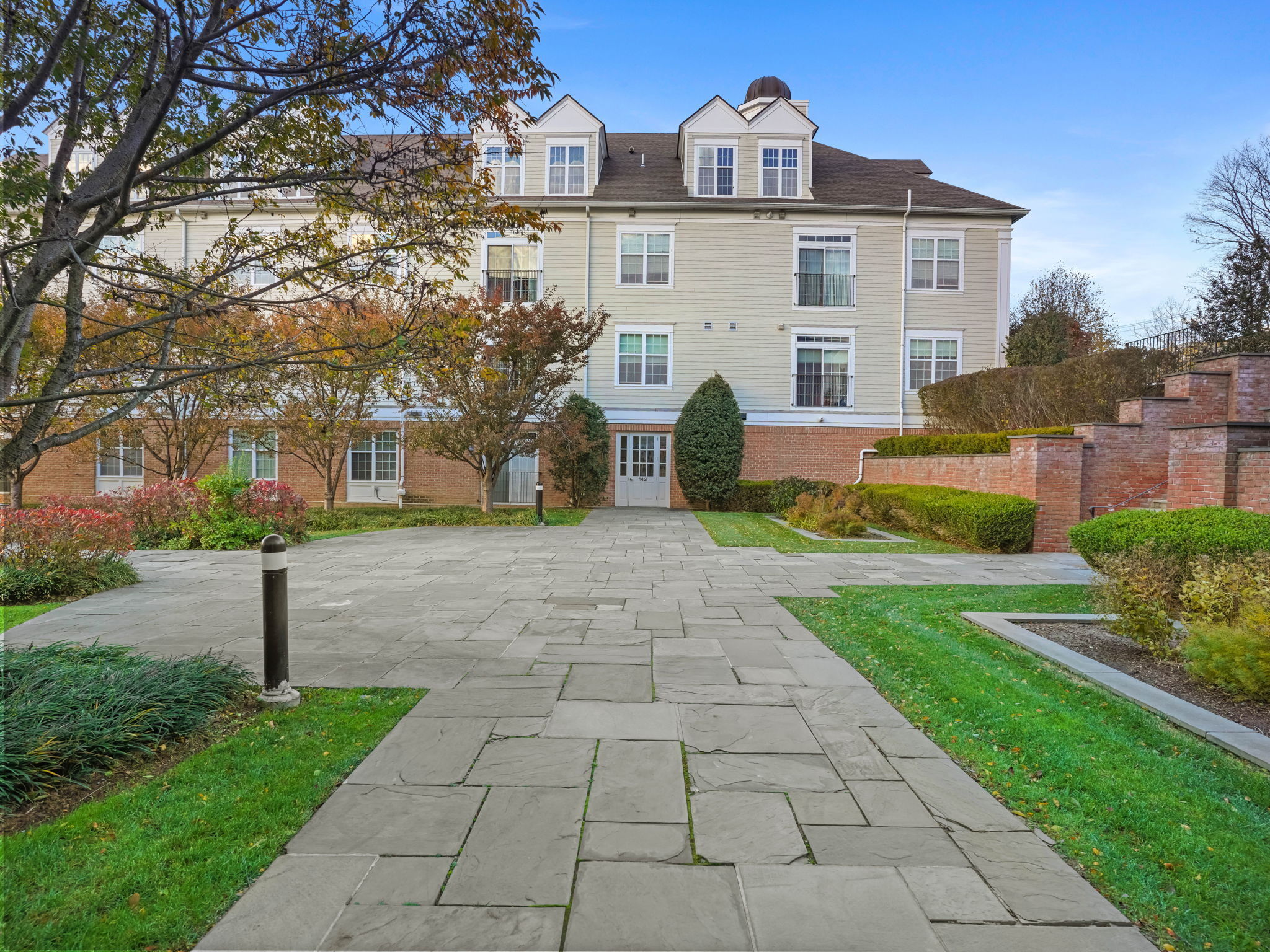 144 East Avenue APT B404